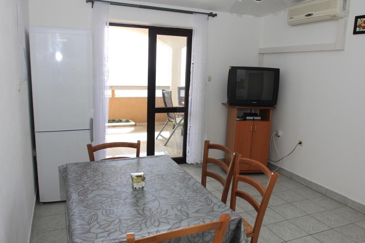 קולאן Apartments By The Sea Mandre, Pag - 8655 מראה חיצוני תמונה